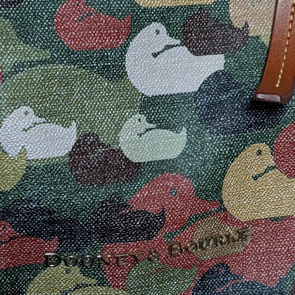 Retired Dooney & Bourke Duck Dynasty Tan Canvas with Brown Leather Logo Patch - Picture 3 of 10